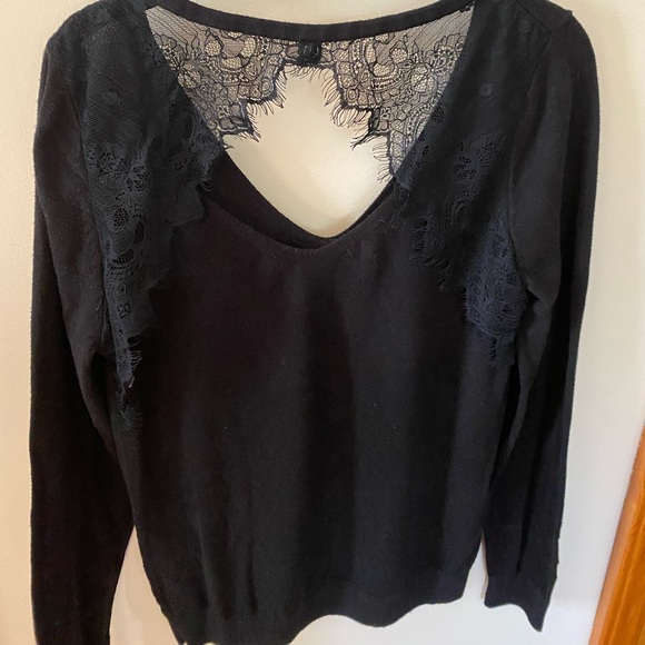 CLOSET CLOSING‼️Open Back Lace Sweater - Picture 4 of 8